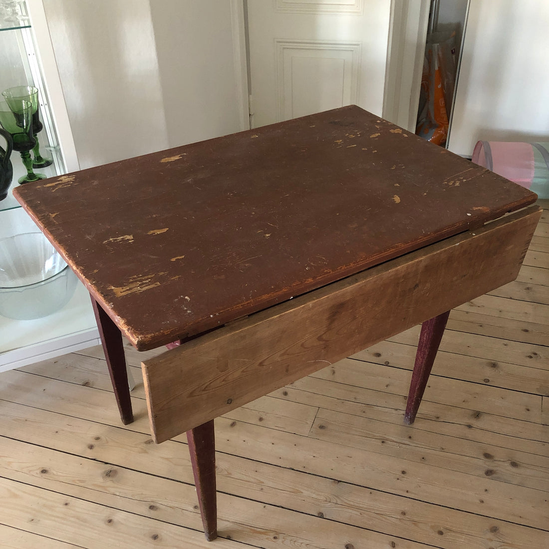 Sommarens renoveringsprojekt - ett loppisfyndat bord